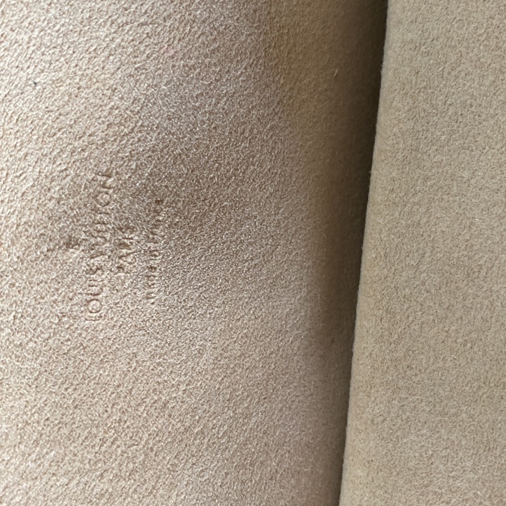 Louis Vuitton. Beverly Handbag GM - Picture 10 of 16